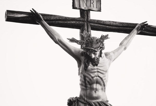 La justificación según Dios viene a través de Jesucristo.
